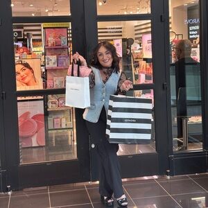 Meet your Posher, Priscilla